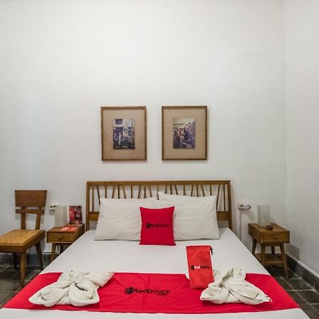 Reddoorz Hostel @ Kotagede Джокьякарта Экстерьер фото