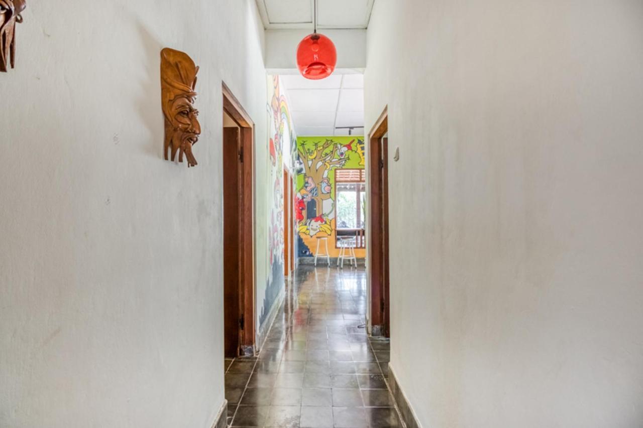 Reddoorz Hostel @ Kotagede Джокьякарта Экстерьер фото