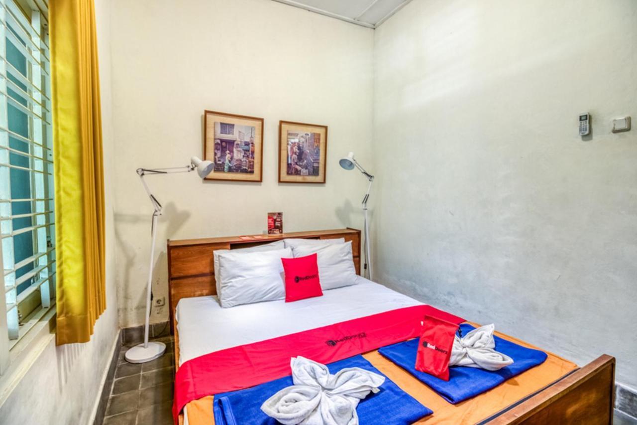 Reddoorz Hostel @ Kotagede Джокьякарта Экстерьер фото